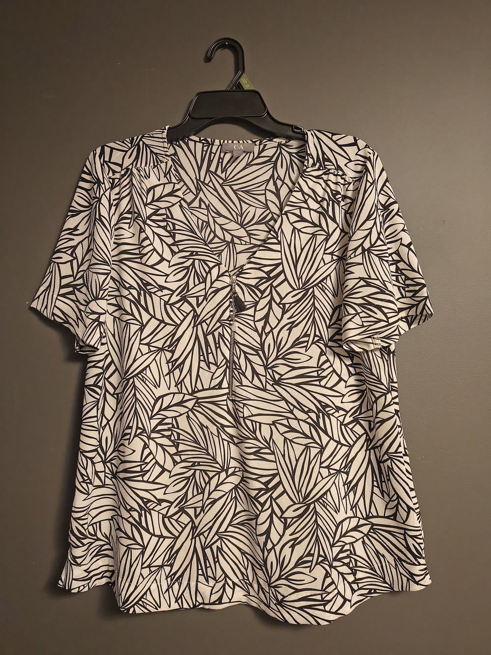C&A Women's Black & White Leaf-Print Short-Sleeve Blouse